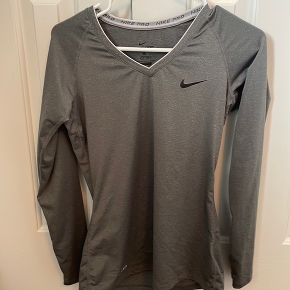 Women’s Nike Dry Fit NikePro long sleeve shirt. - Picture 5 of 5